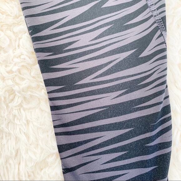 MARIKA Tek Grey Black Zebra Stripe Legging Tights size Small - Picture 8 of 8